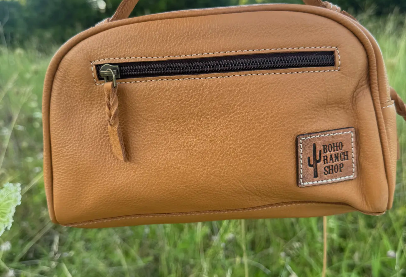 Boot stitch toiletry shave kit