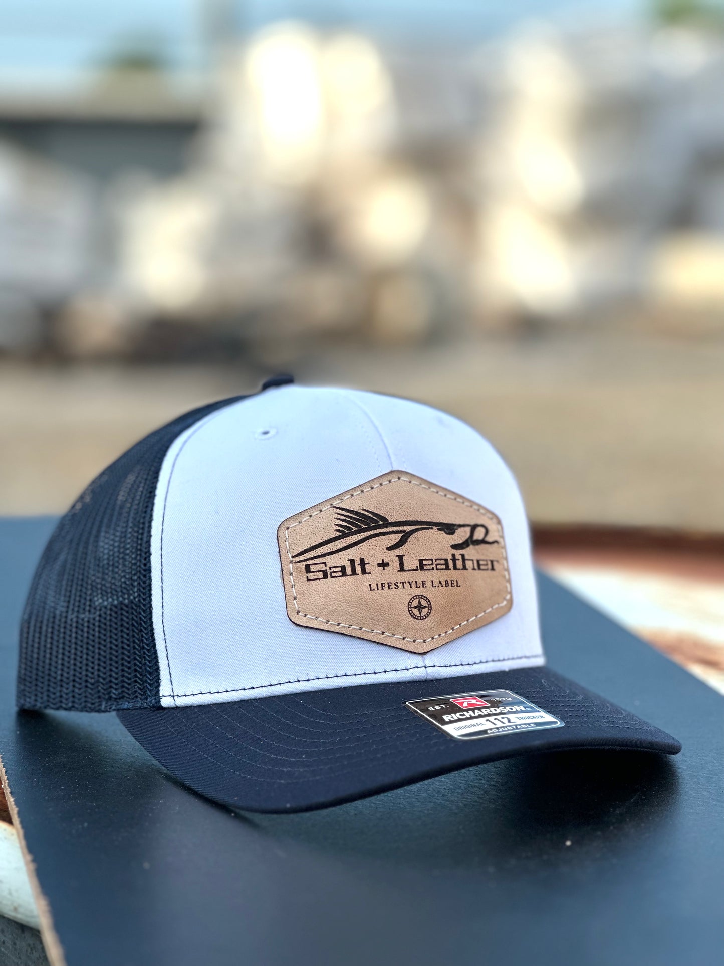 SALT + LEATHER white/navy snook