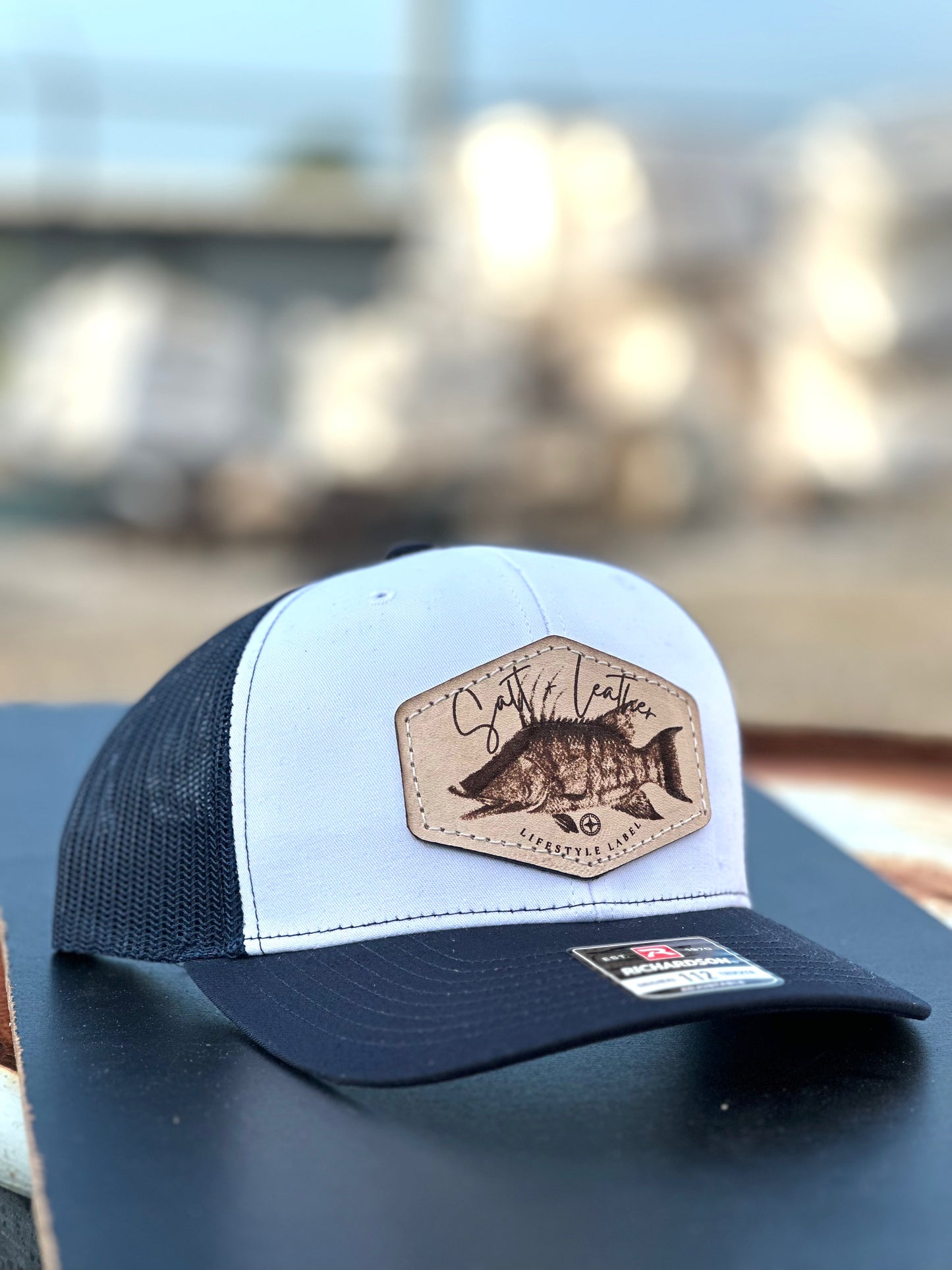 WHITE/NAVY hogfish cap