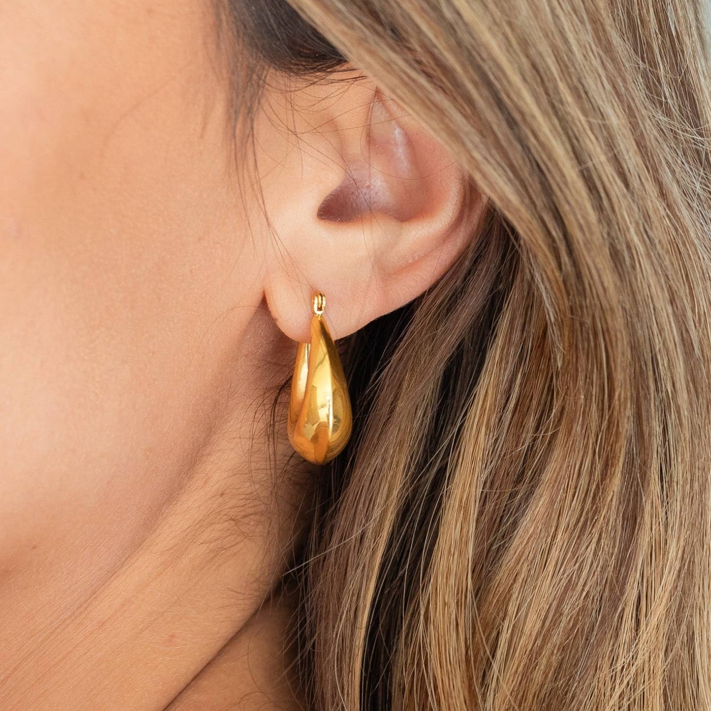 Small Latchback Hoops, Water Resistant