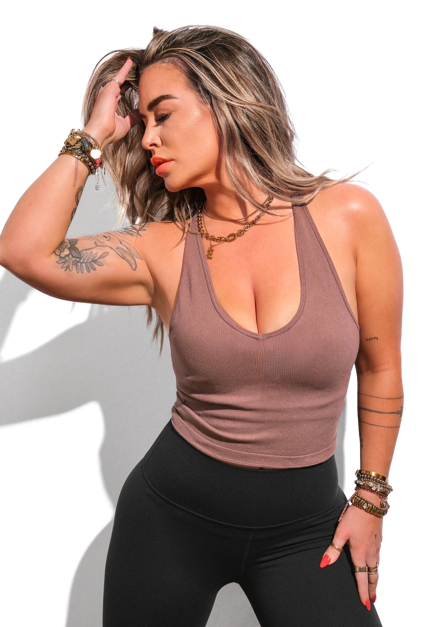Mushroom BACK SMOOTHING V-NECK BRAMI