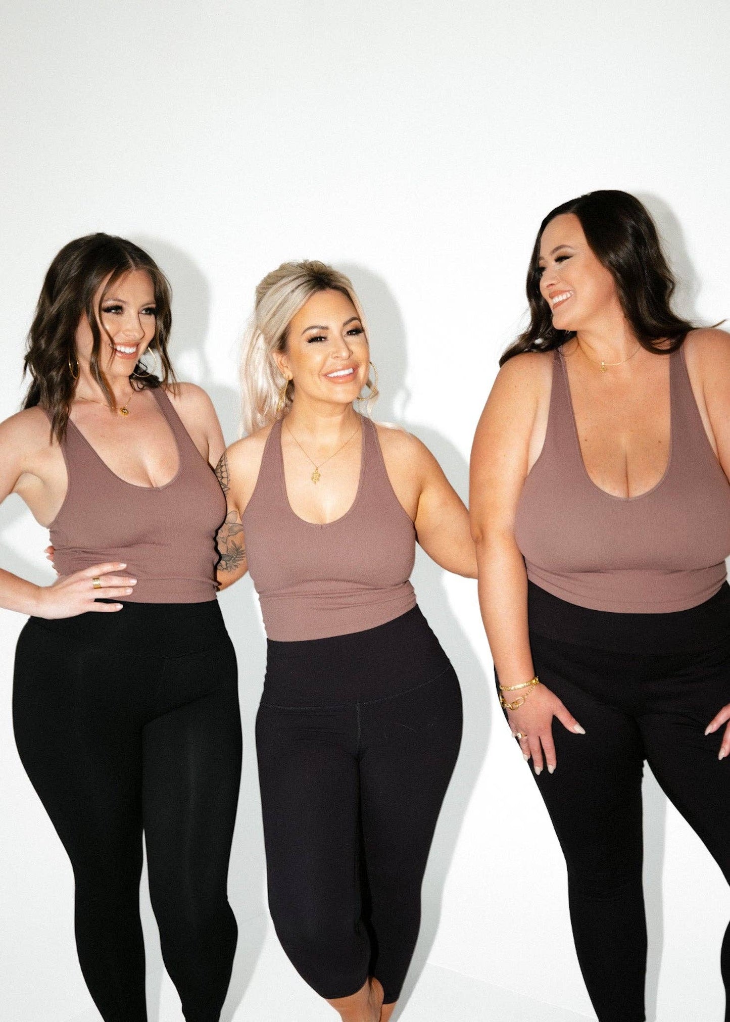 Mushroom BACK SMOOTHING V-NECK BRAMI