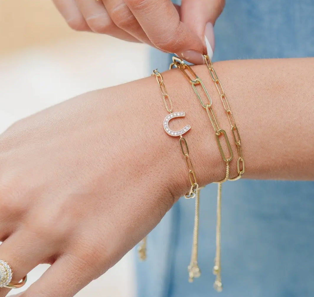 Horseshoe pulley bracelet