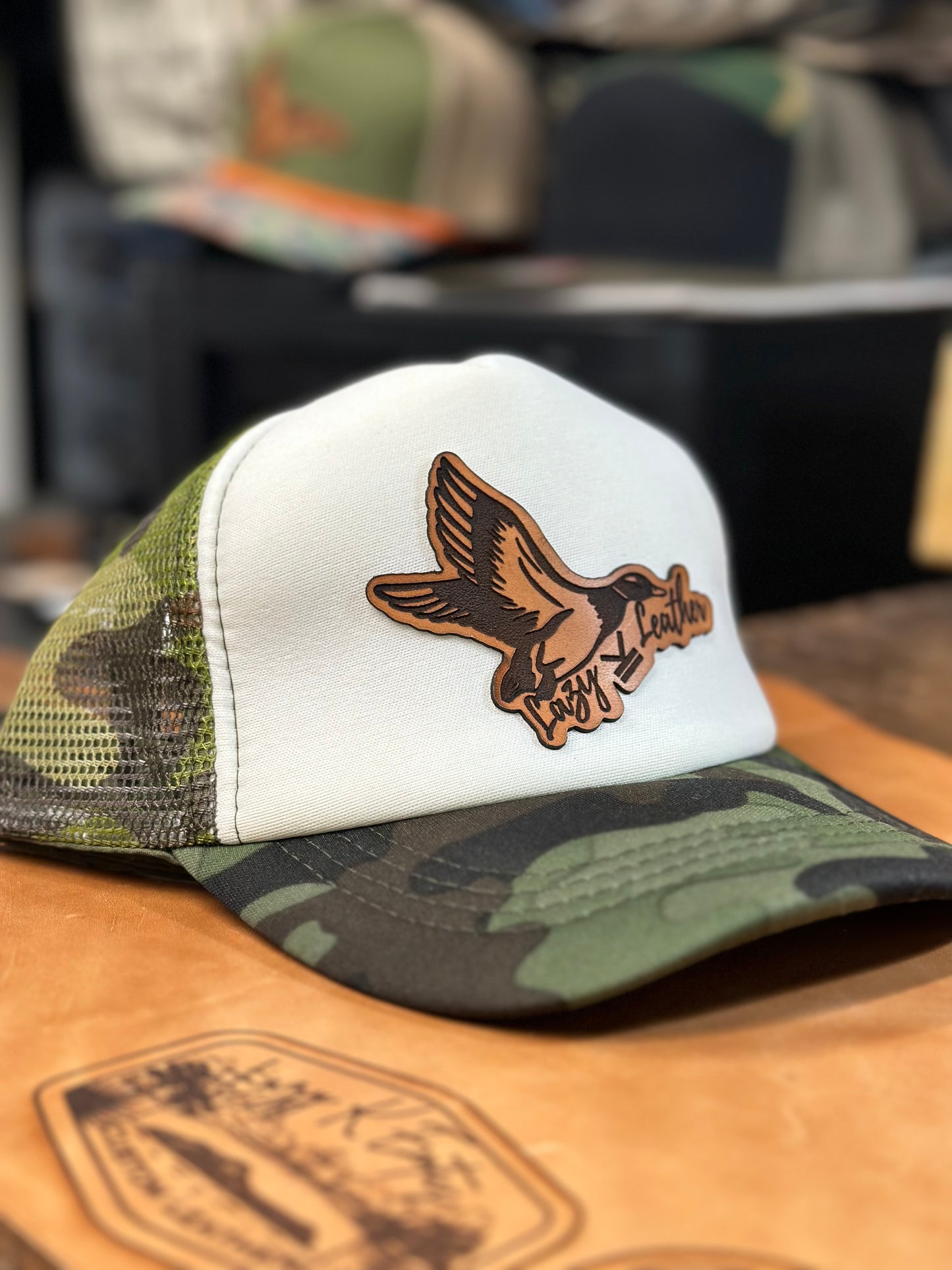 YOUTH “lazy K leather” duck logo hat ( white/camo)