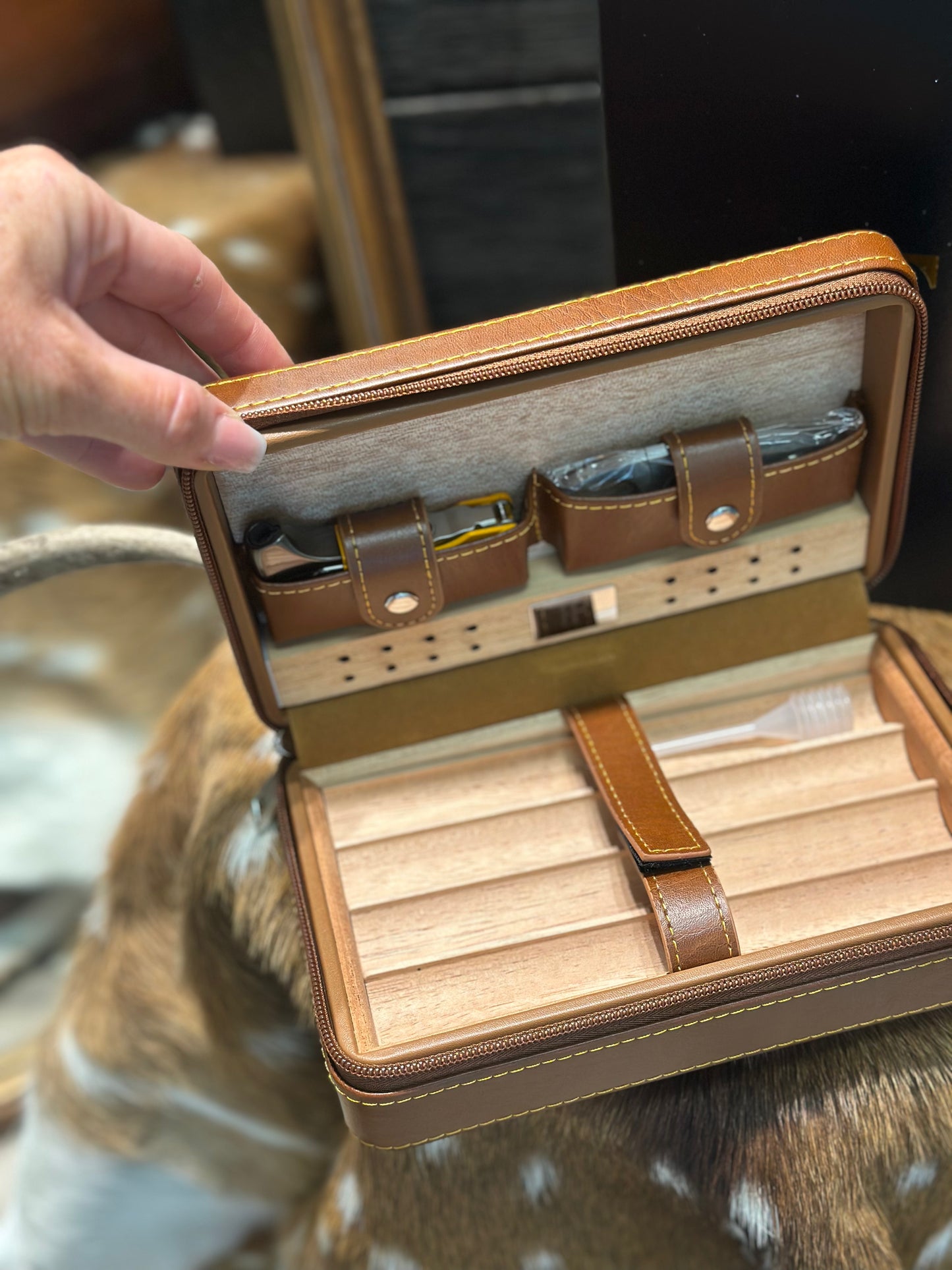 “The Dominus” 4 cigar travel case