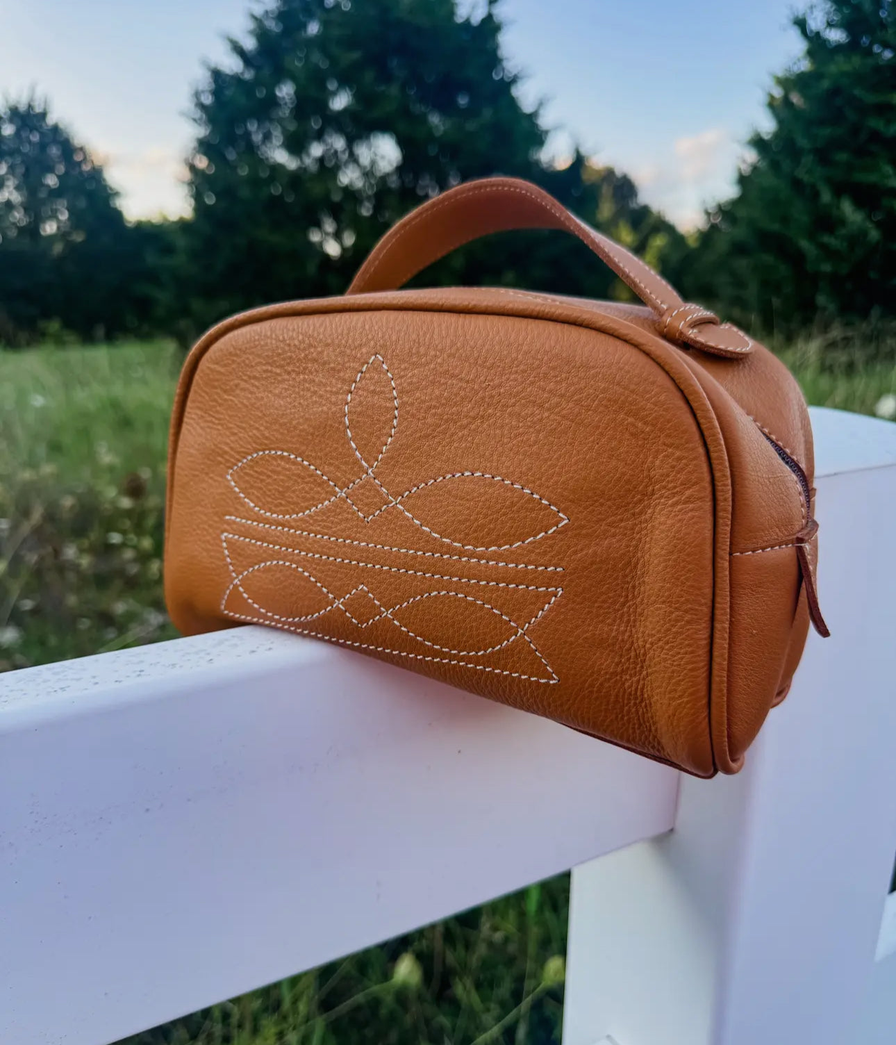 Boot stitch toiletry shave kit